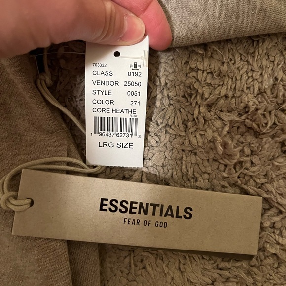 NWT Fear of God Essentials Crew Neck Sweatshirt - Picture 7 of 9